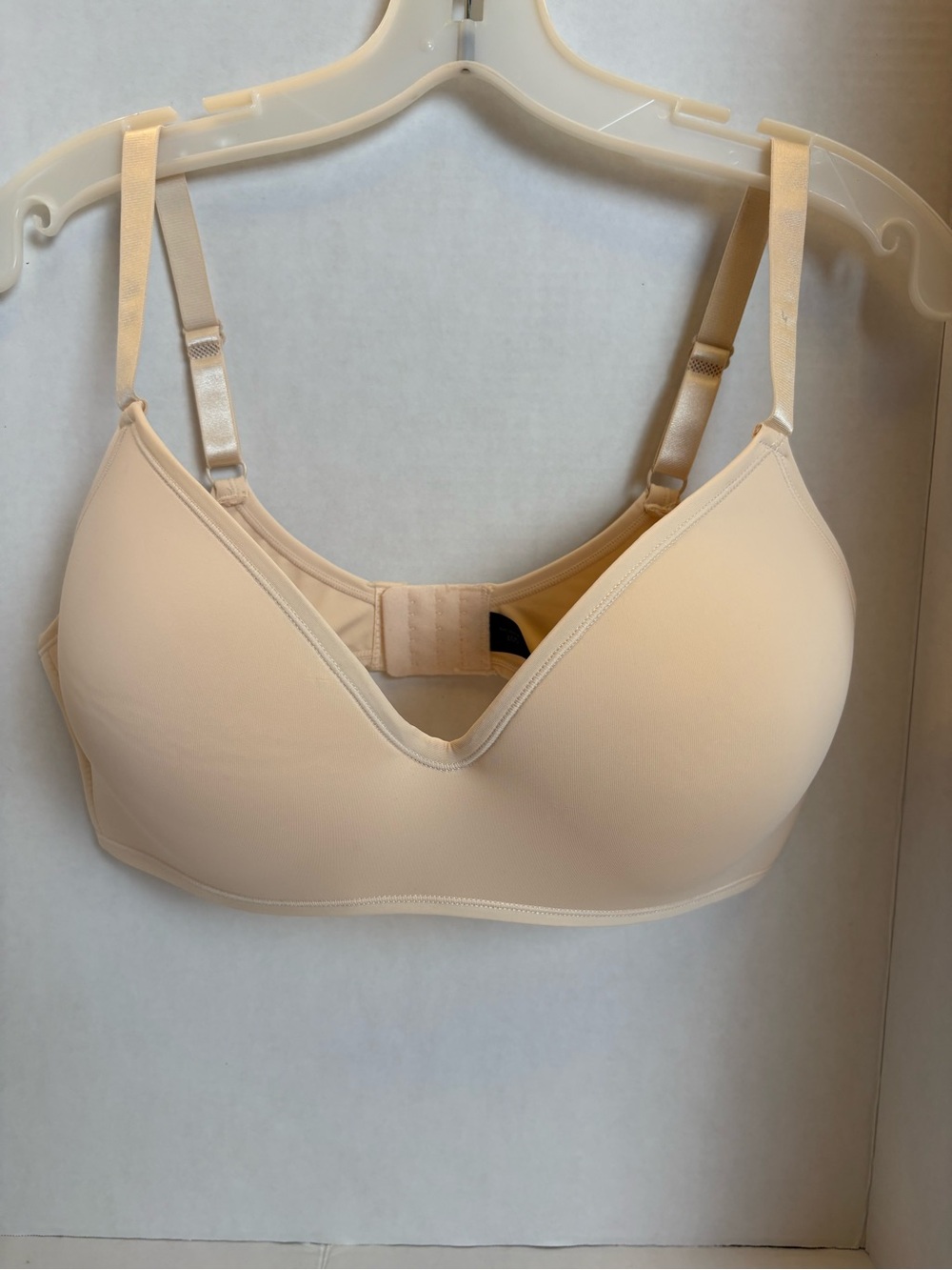 Seamless Wire-Free Bra in Soft Cream - Smooth Everyday Support
